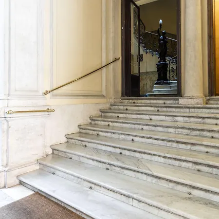 Hotell Donna Francesca 4*