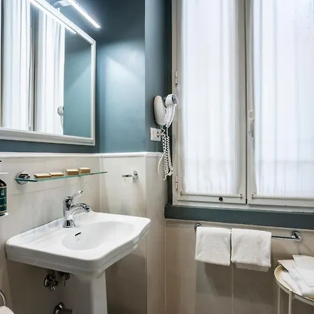 酒店 Donna Francesca 4*