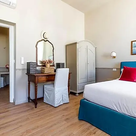 Donna Francesca Hotel 4*