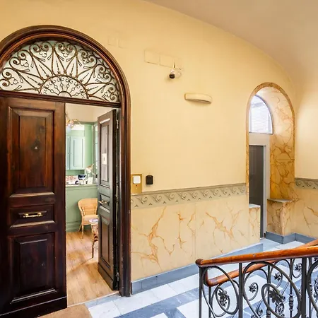 Donna Francesca Hotel 4*