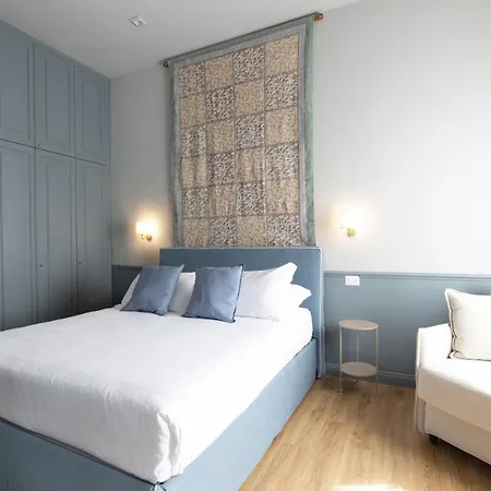 Donna Francesca Hotel *